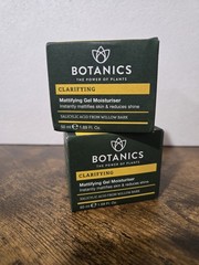 LOT OF TWO (2) NEW BOTANICS CLARIGYING MATTIFYING GEL MOISTURISER 1.69oz EACH