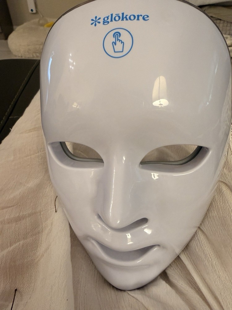 Glokore LED Light Therapy Facemask.for firming, brightening and clarifying skin