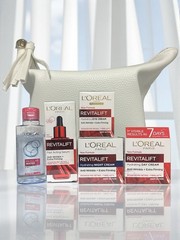Loreal Paris Revitalift Anti-Wrinkle & Extra Firming Routine 5 PCS + Pouch