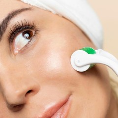 Unisex Derma Roller – Essential Beauty Tool for Effective Skincare & Gifting