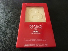 Revlon Age Defying Pressed Powder with DNA – LIGHT # 05 – New / Sealed